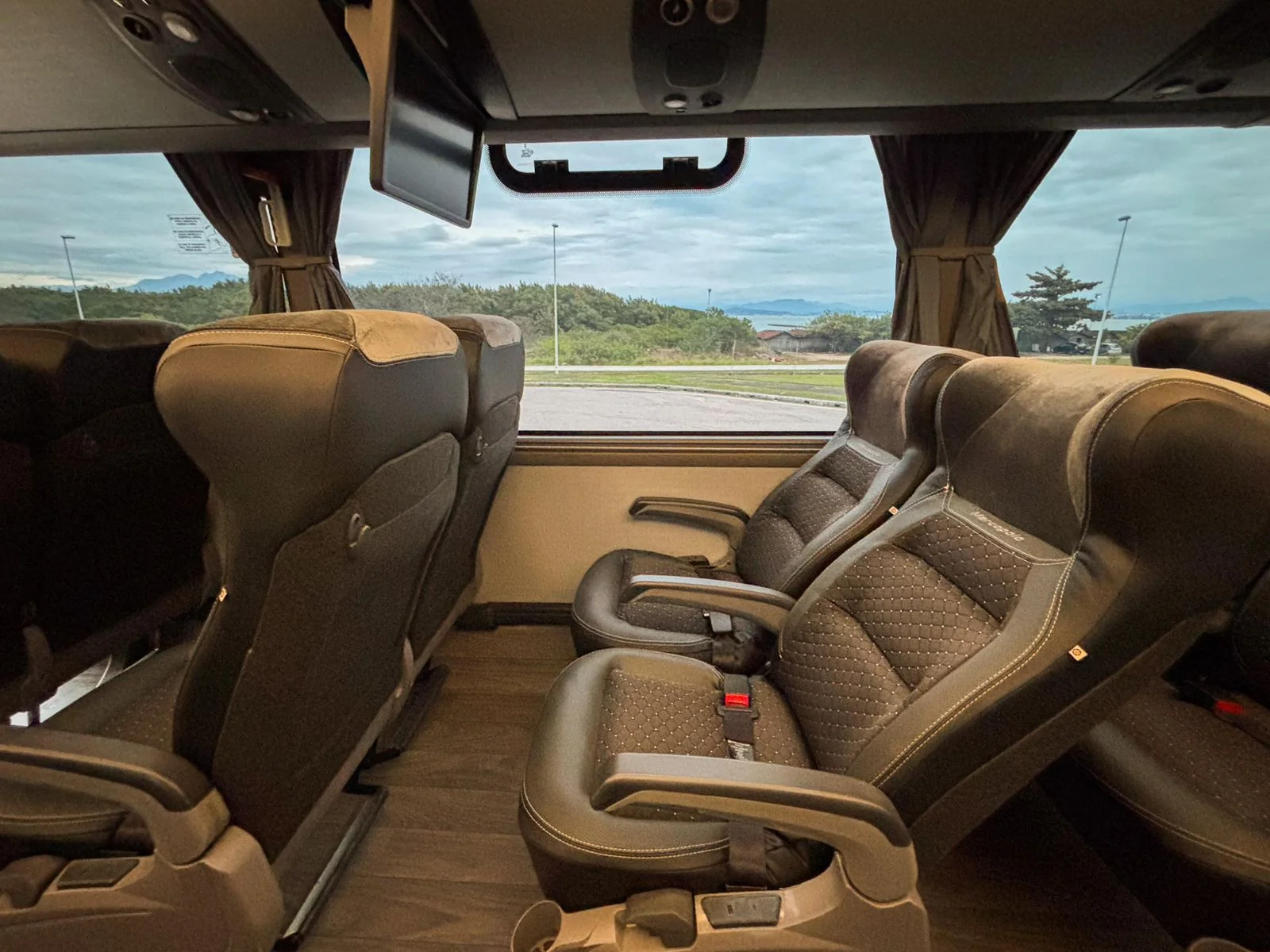 Double Decker DD 1800 - Interior Superior