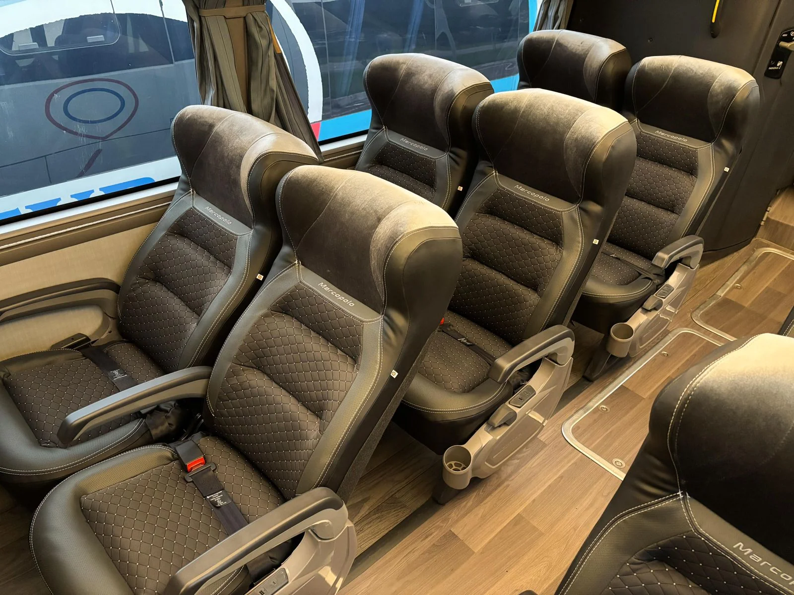Double Decker DD 1800 - Tomadas USB